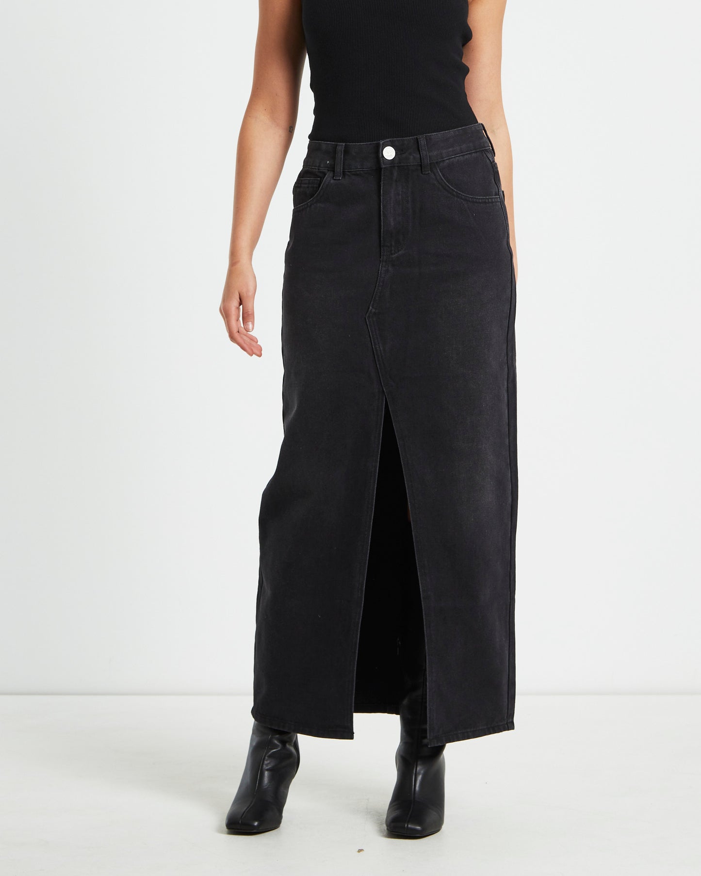 Nila Skirt in Black