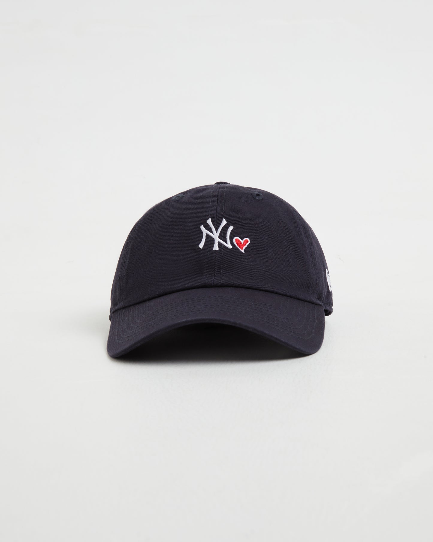 Classic Casual Mini Heart New York Yankees Cap in Navy/White