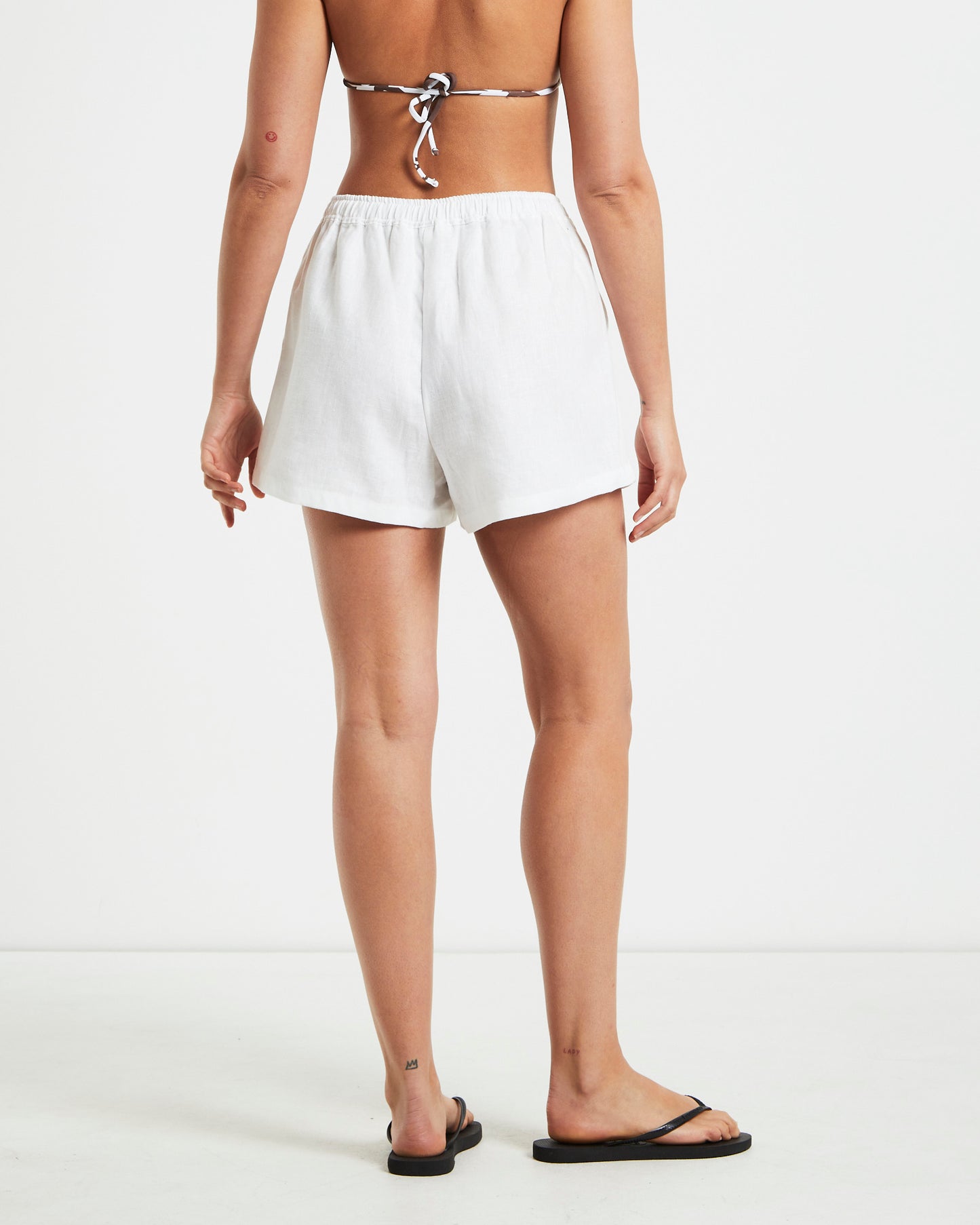 Tide Linen Shorts in White