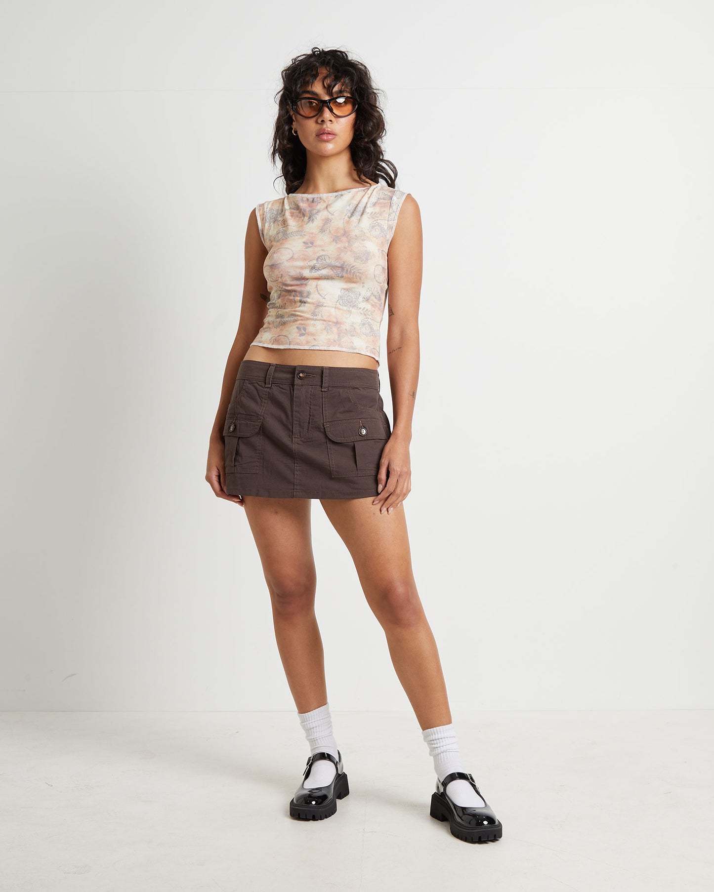 Freda Utility Pocket Low Rise Shorts in Chestnut Brown