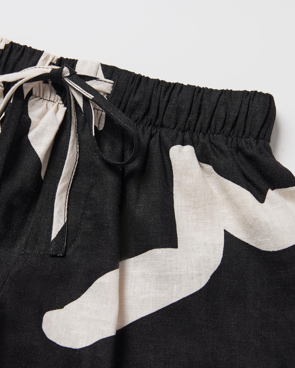 Girls Charlie Swirl Shorts in Black BLACK/WHITE