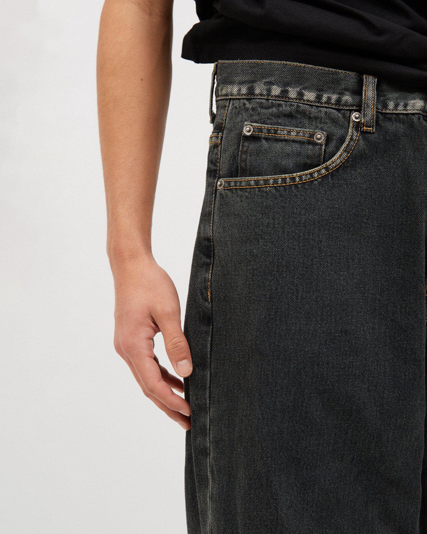 Kobe Jeans Tinted Black