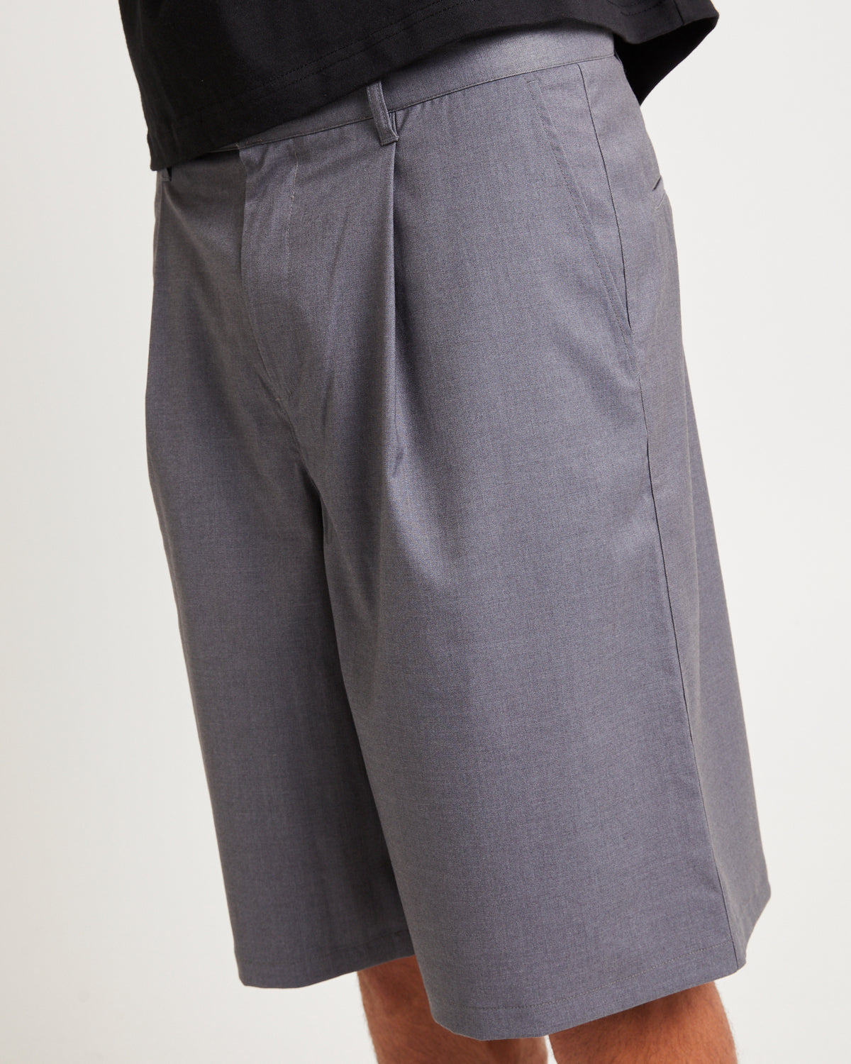 Blade Pleated Shorts CHARCOAL