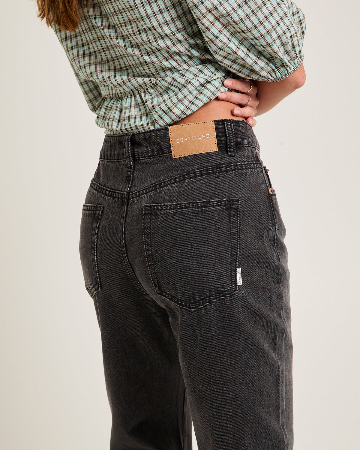 Alexa Mid Rise Relaxed Denim Jeans WASHED BLACK