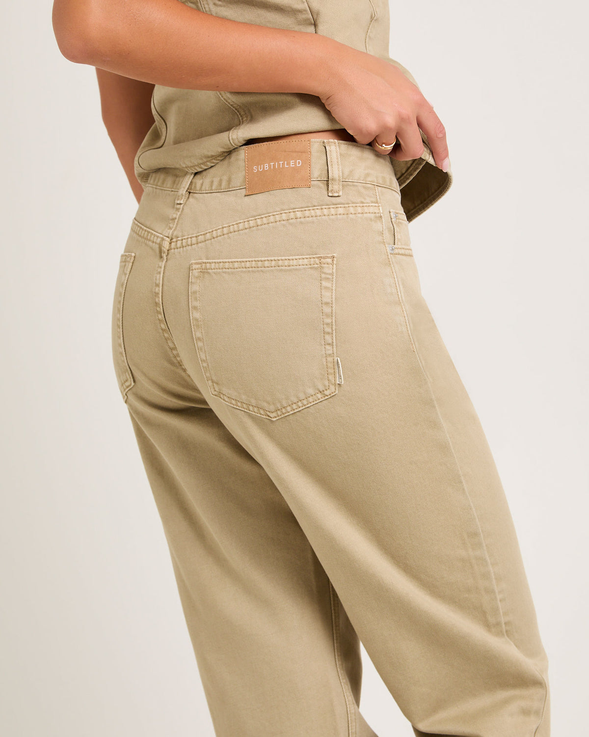 Alexa Mid Rise Relaxed Denim Jeans KHAKI TINT