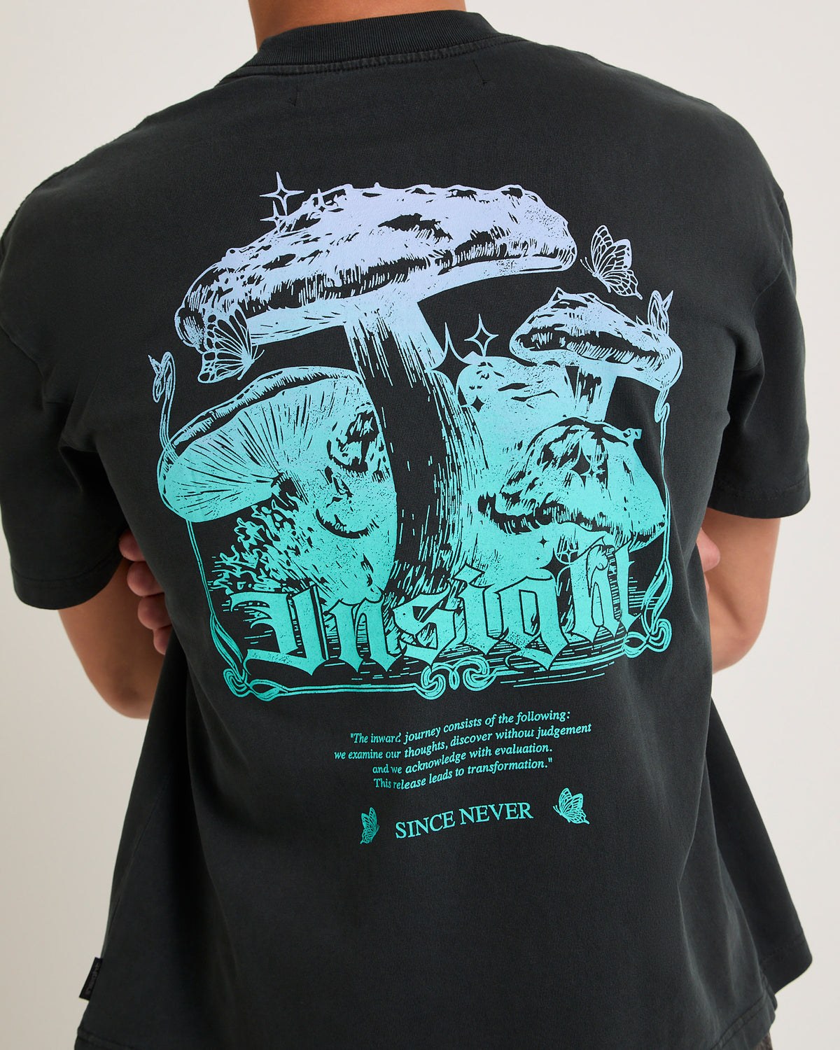 Gardens Cropped T-Shirt VINTAGE BLACK