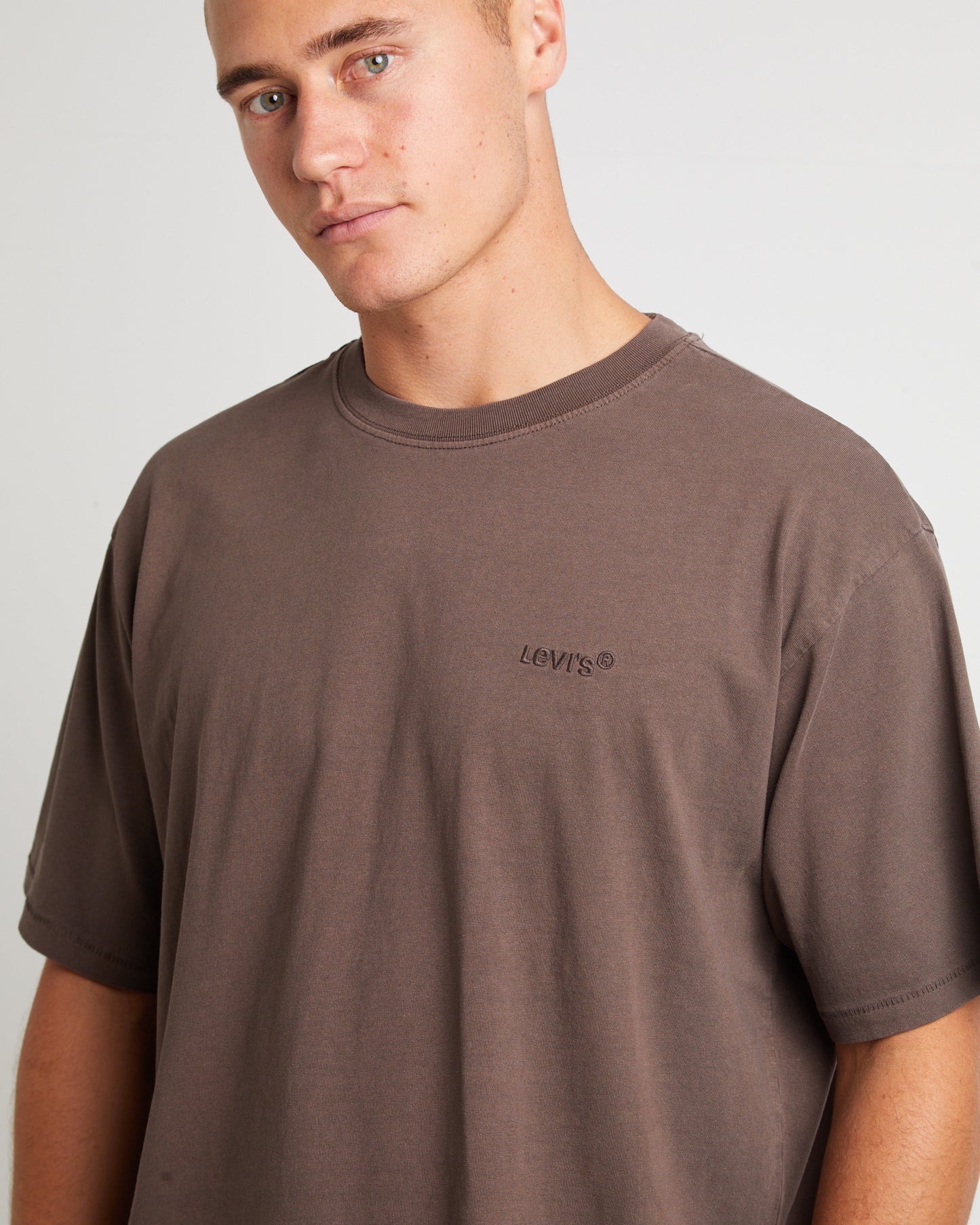 Red Tab Vintage Short Sleeve T-Shirt in Chocolate Brown