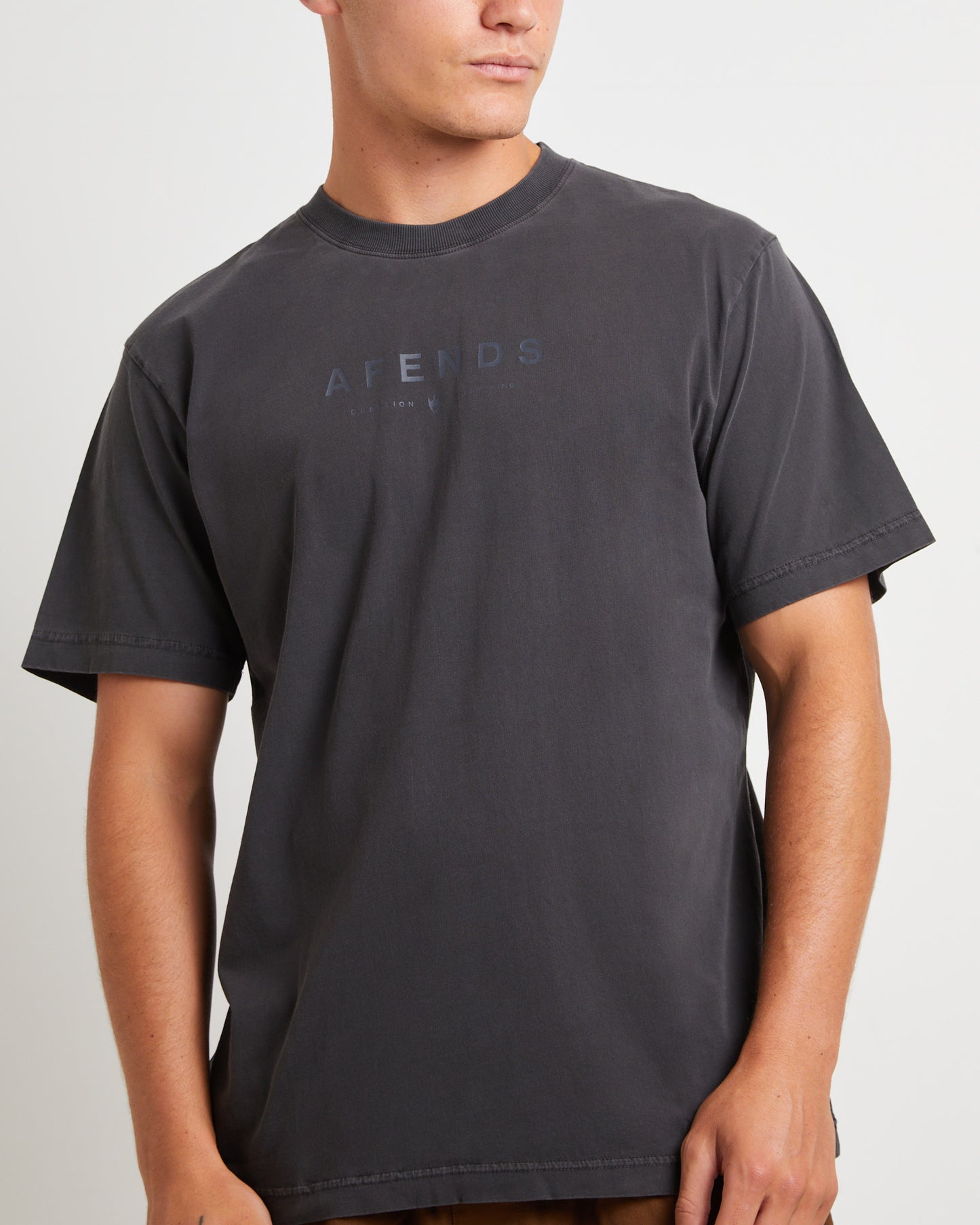 Thrown Out Recycled Retro Fit T-Shirt in Stone Black