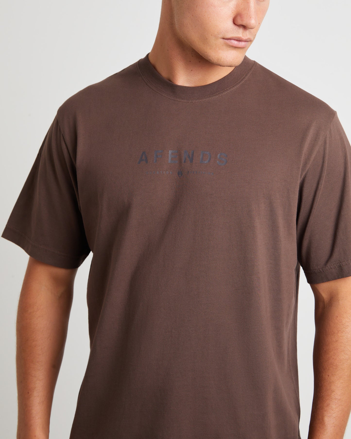 Thrown Out Recycled Retro Fit T-Shirt in Earth Brown