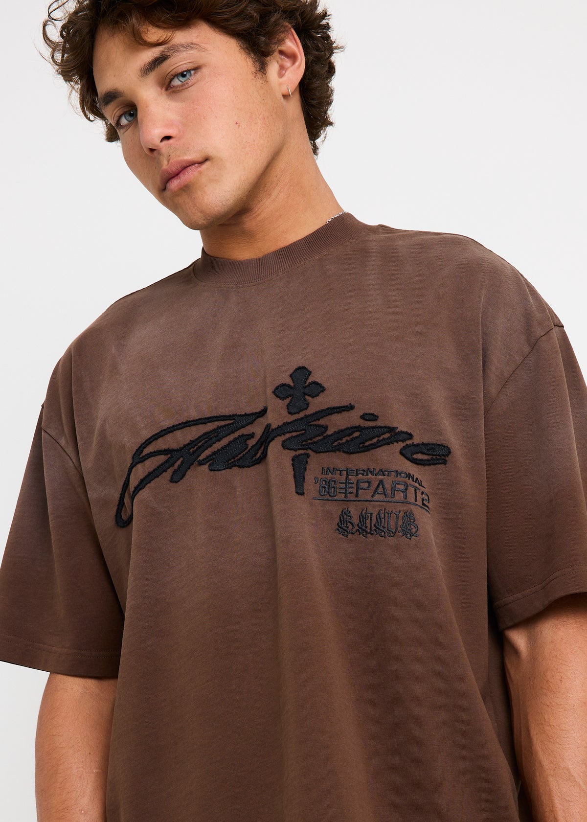 Cursive T-Shirt BROWN