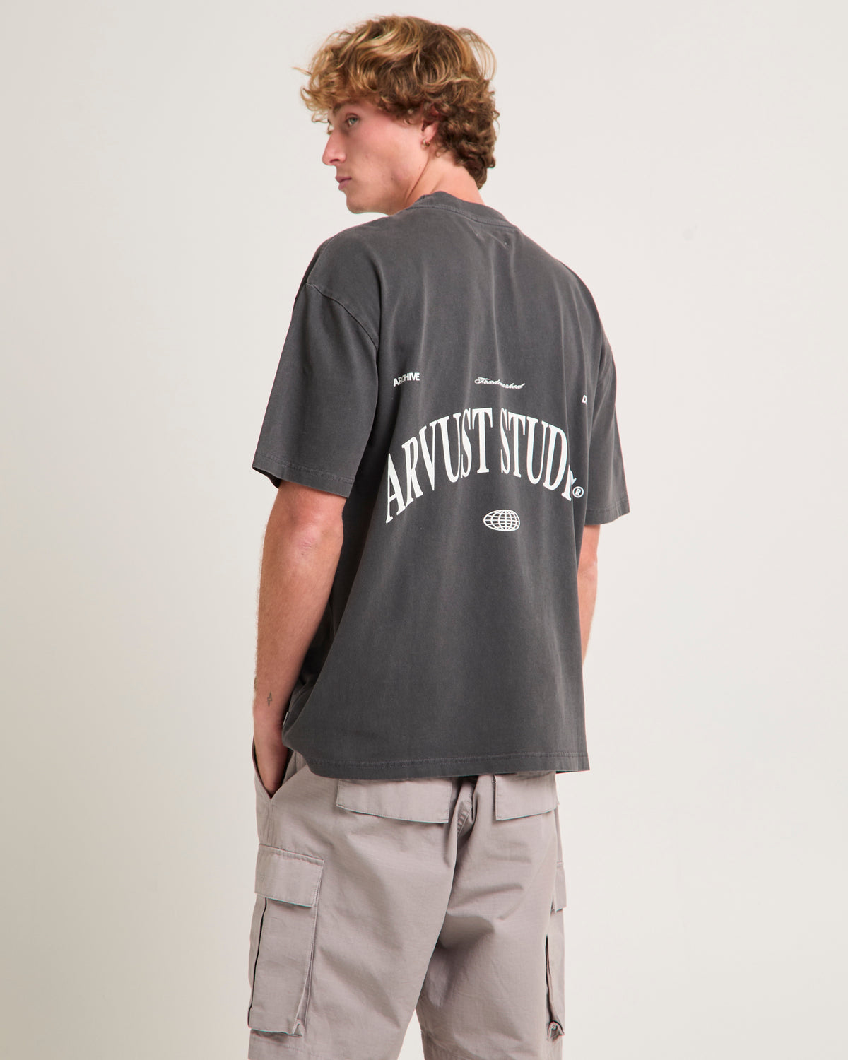 Institute T-Shirt WASHED BLACK