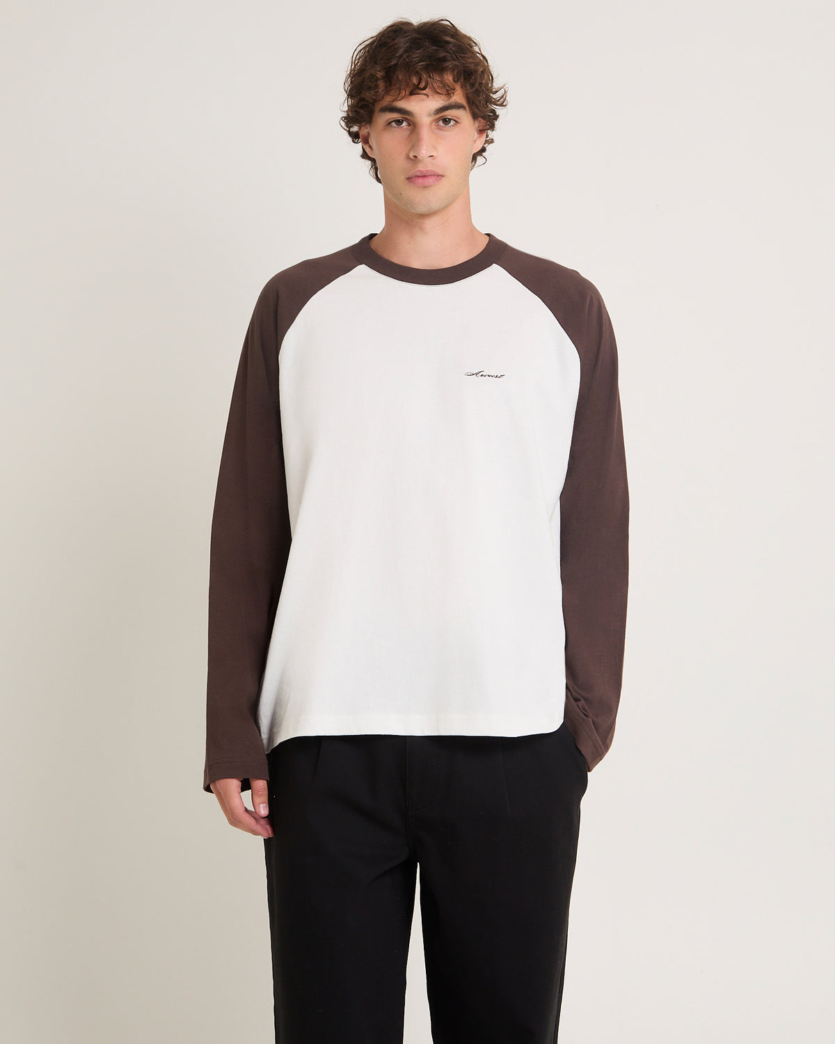 Script Long Sleeve Raglan T-Shirt CHOCOLATE