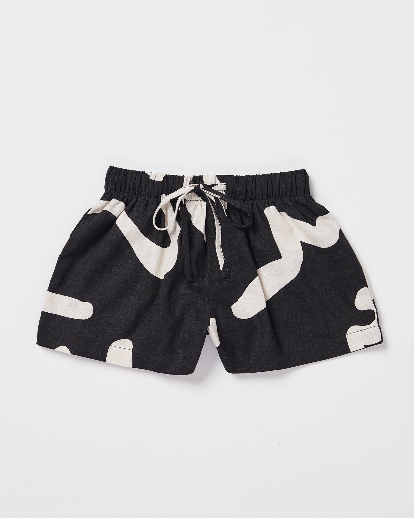T-Shirtn Girls Charlie Swirl Shorts in Black