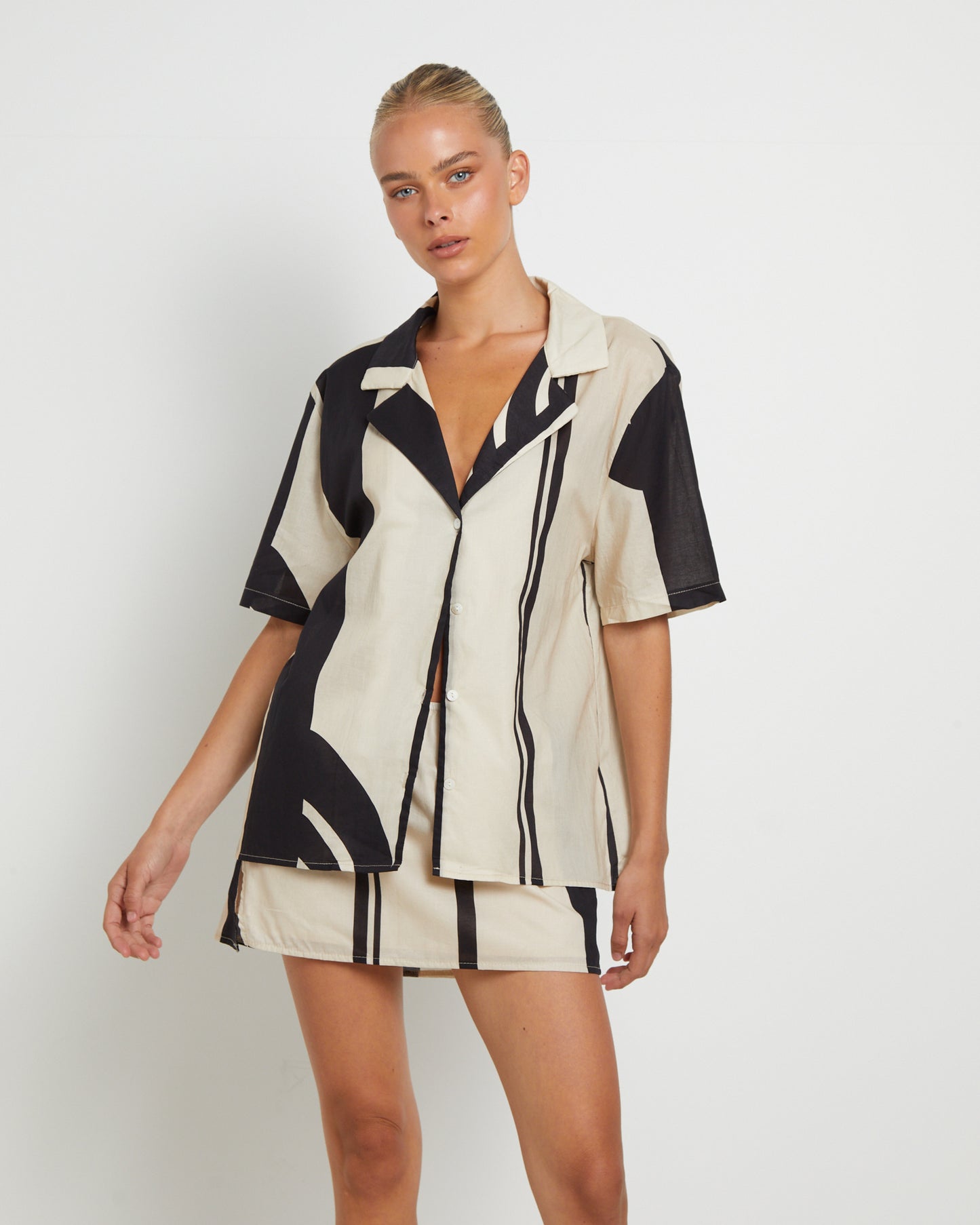 Alba Short Sleeve Shirt in Black Print