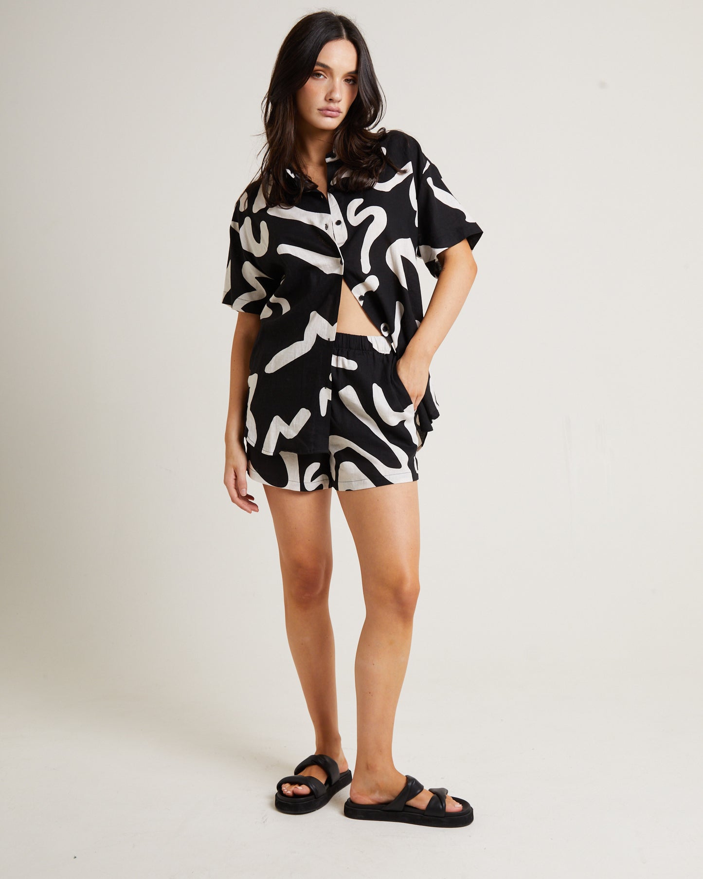 Charlie Swirl Shorts in Black