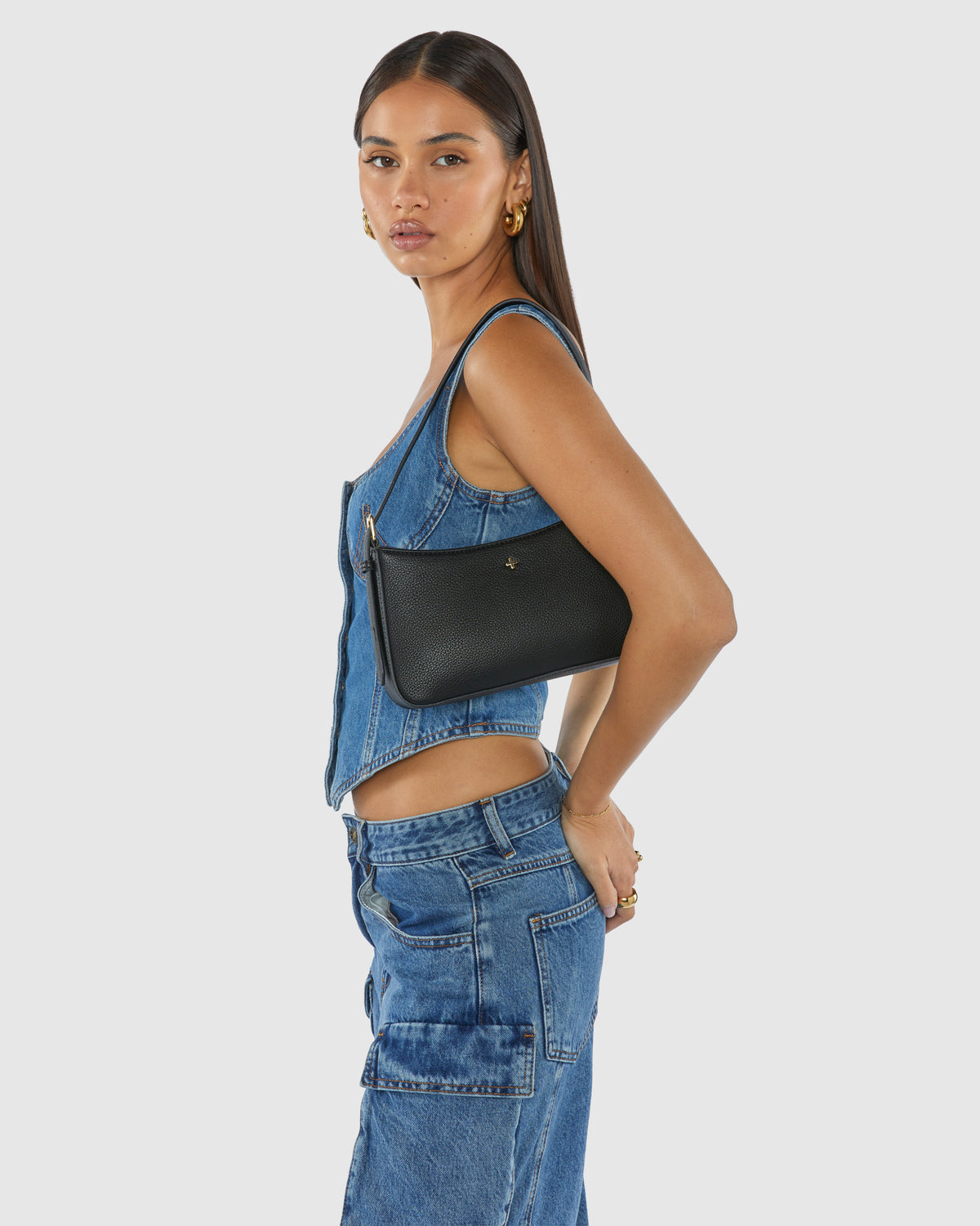 Lilu Shoulder Bag in Black Pebble Gold BLACK