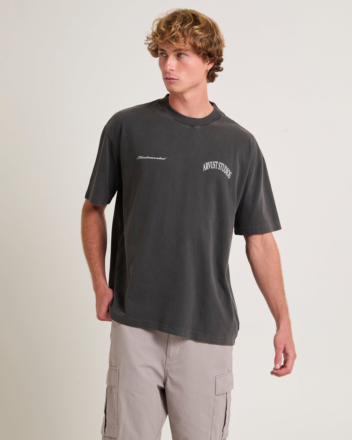 Institute T-Shirt WASHED BLACK