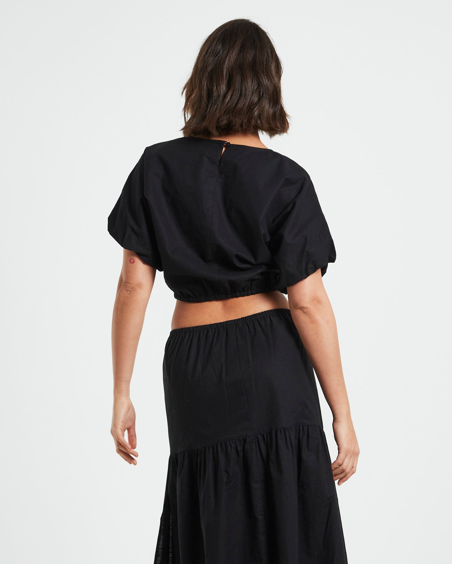 Melody Linen Puff Short Sleeve T-Shirt in Black