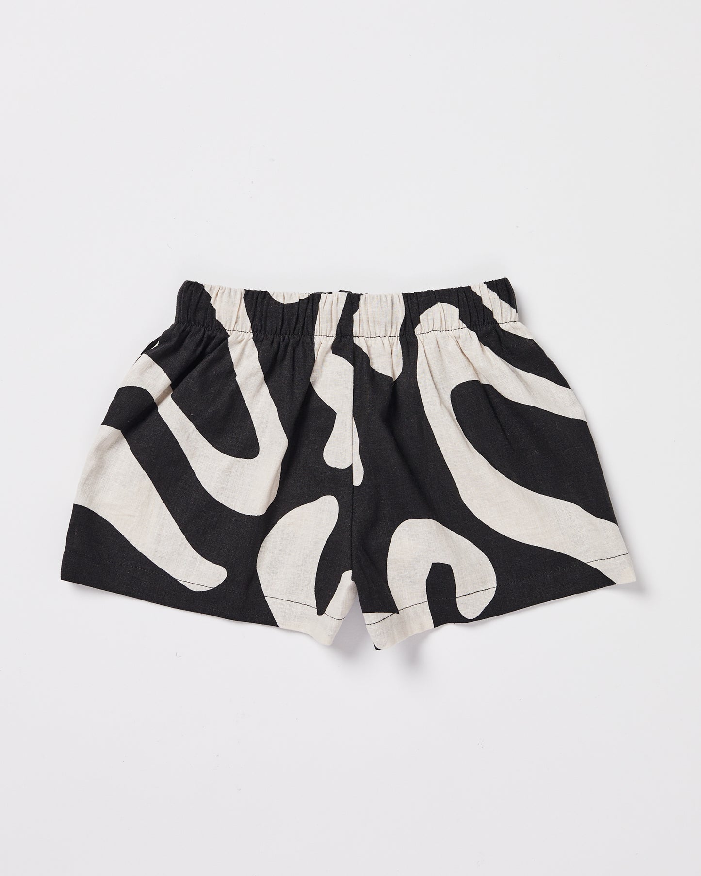 T-Shirtn Girls Charlie Swirl Shorts in Black