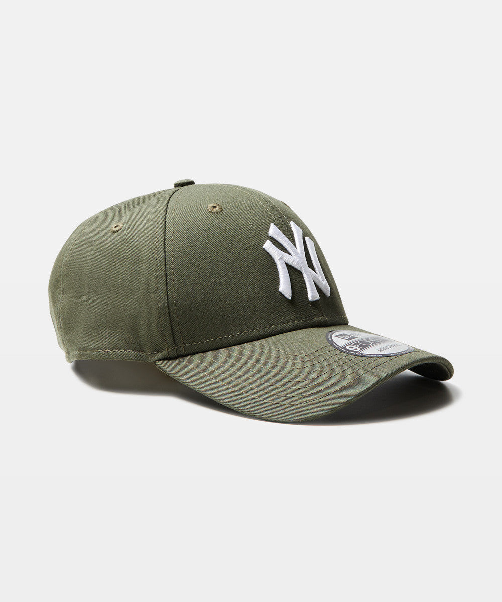9Forty New York Yankees Cloth Strap Cap Olive/White
