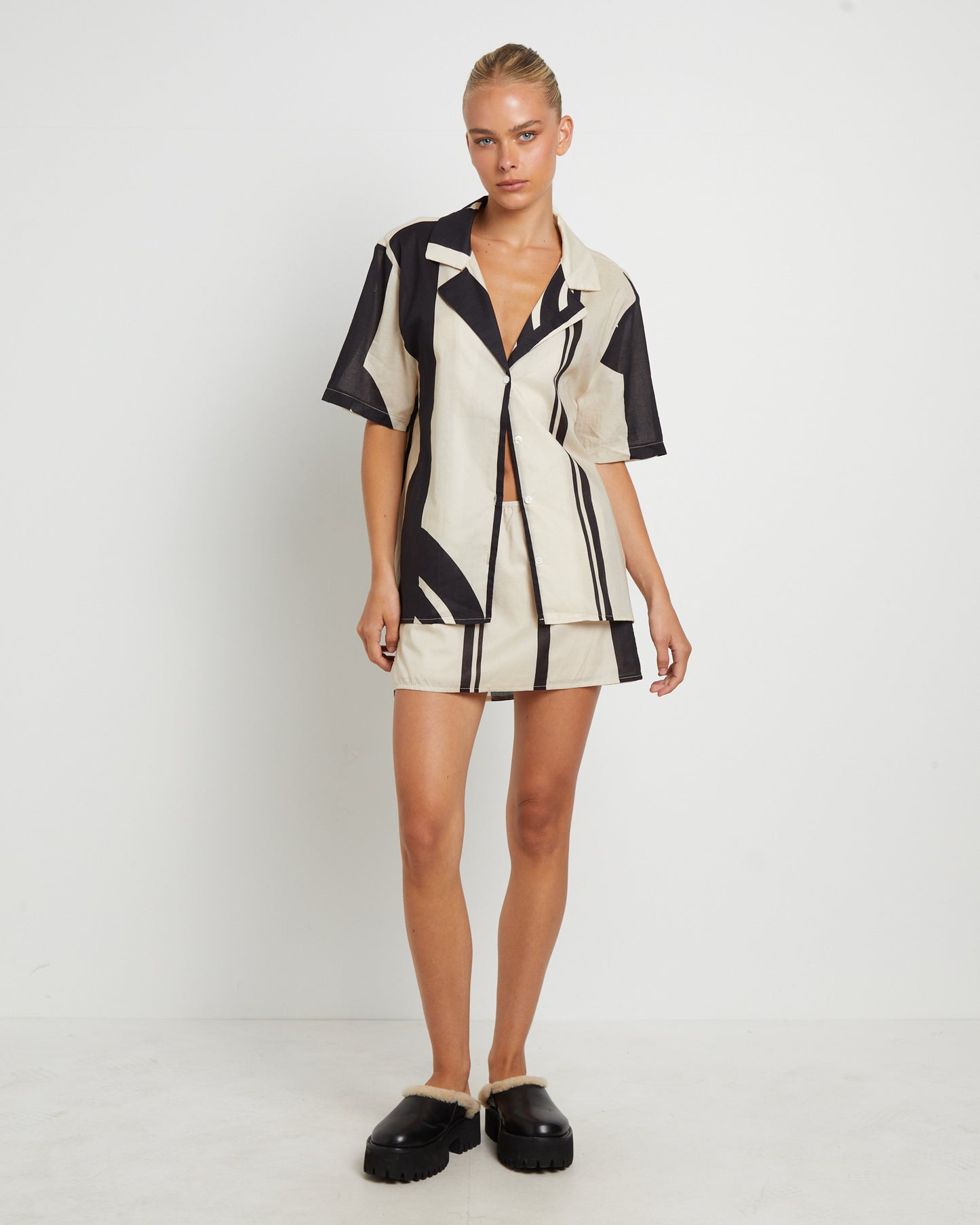 Alba Short Sleeve Shirt in Black Print