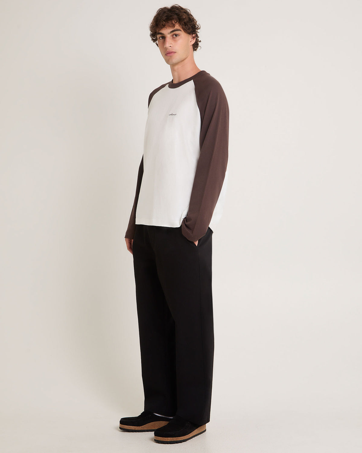 Script Long Sleeve Raglan T-Shirt CHOCOLATE