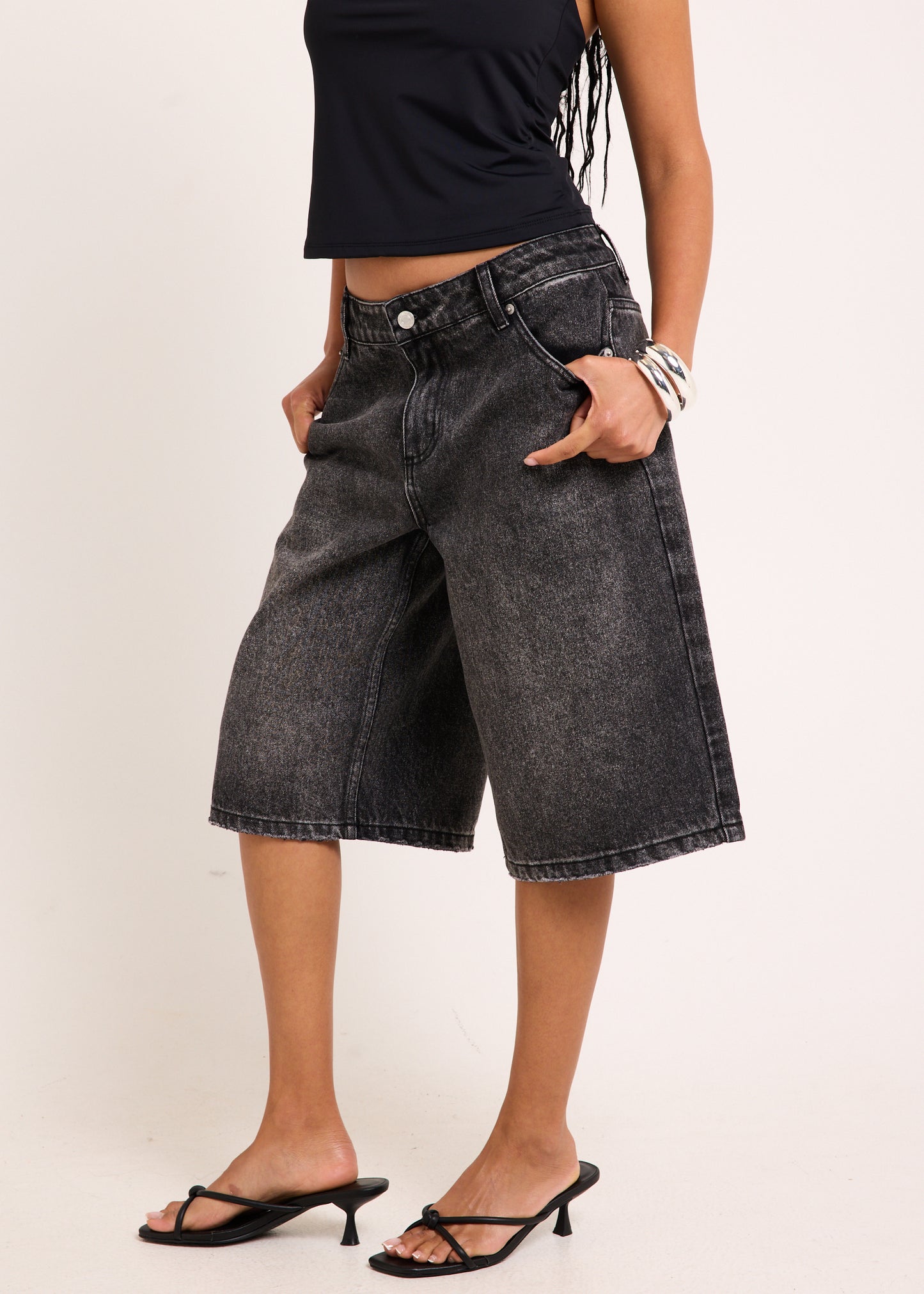 Tae Mega Baggy Denim Jorts