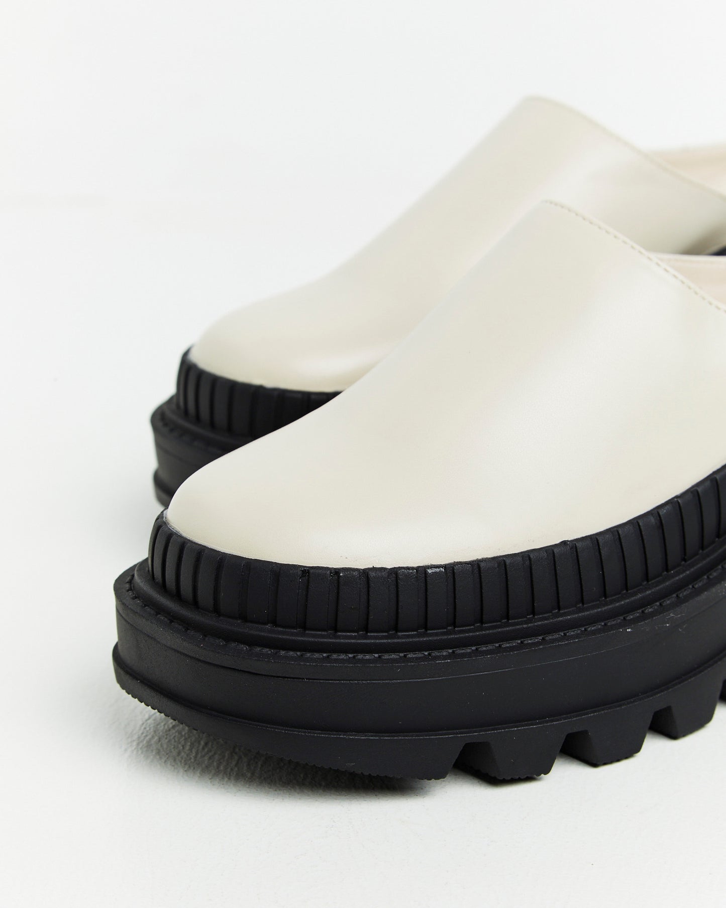 Platform Clogs Vanilla/Black