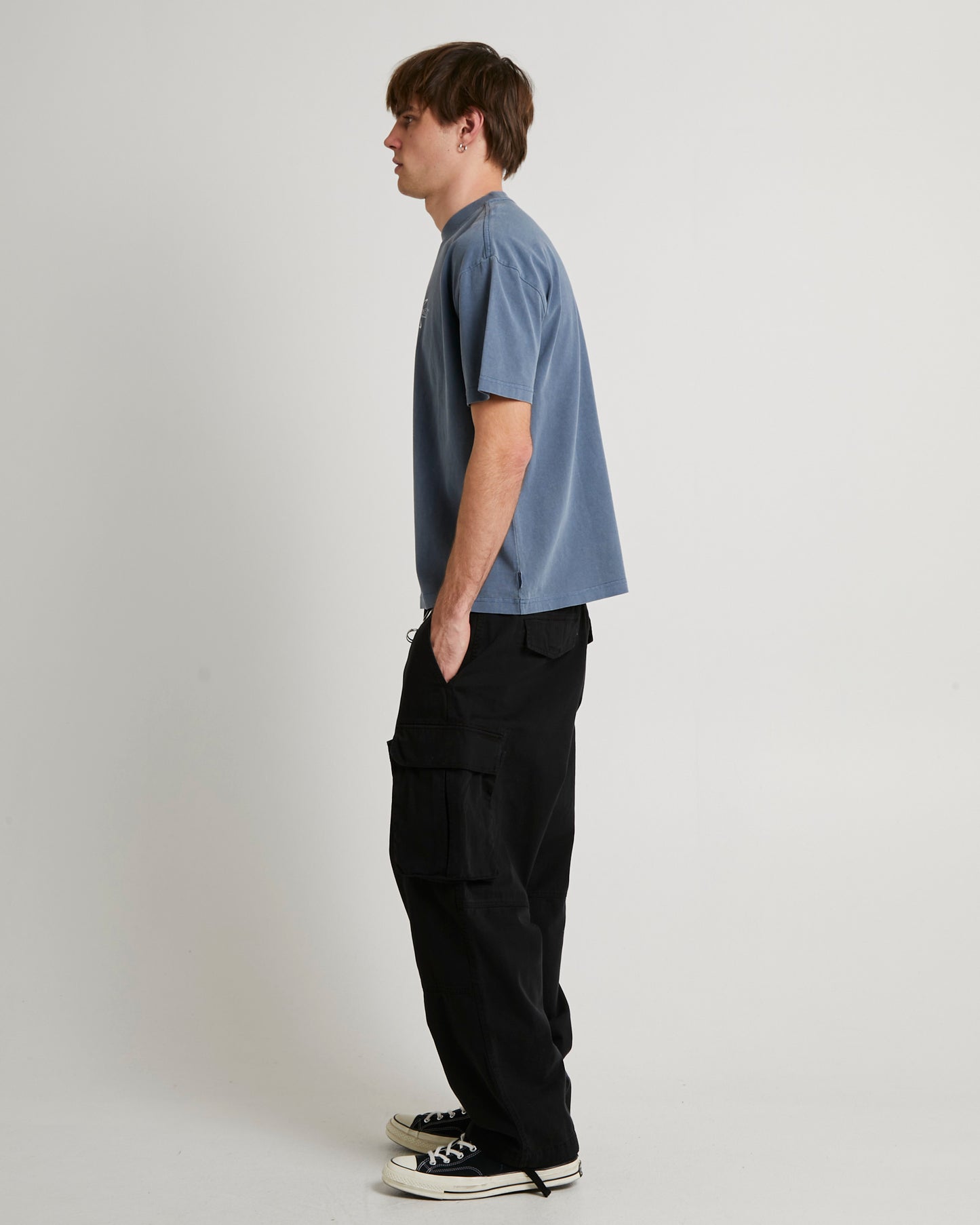 Gaze Cropped T-Shirt