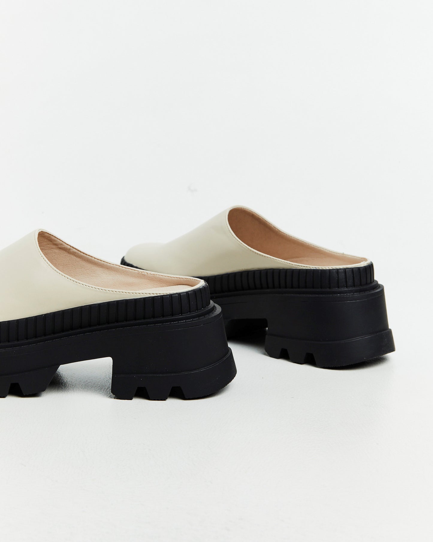 Platform Clogs Vanilla/Black