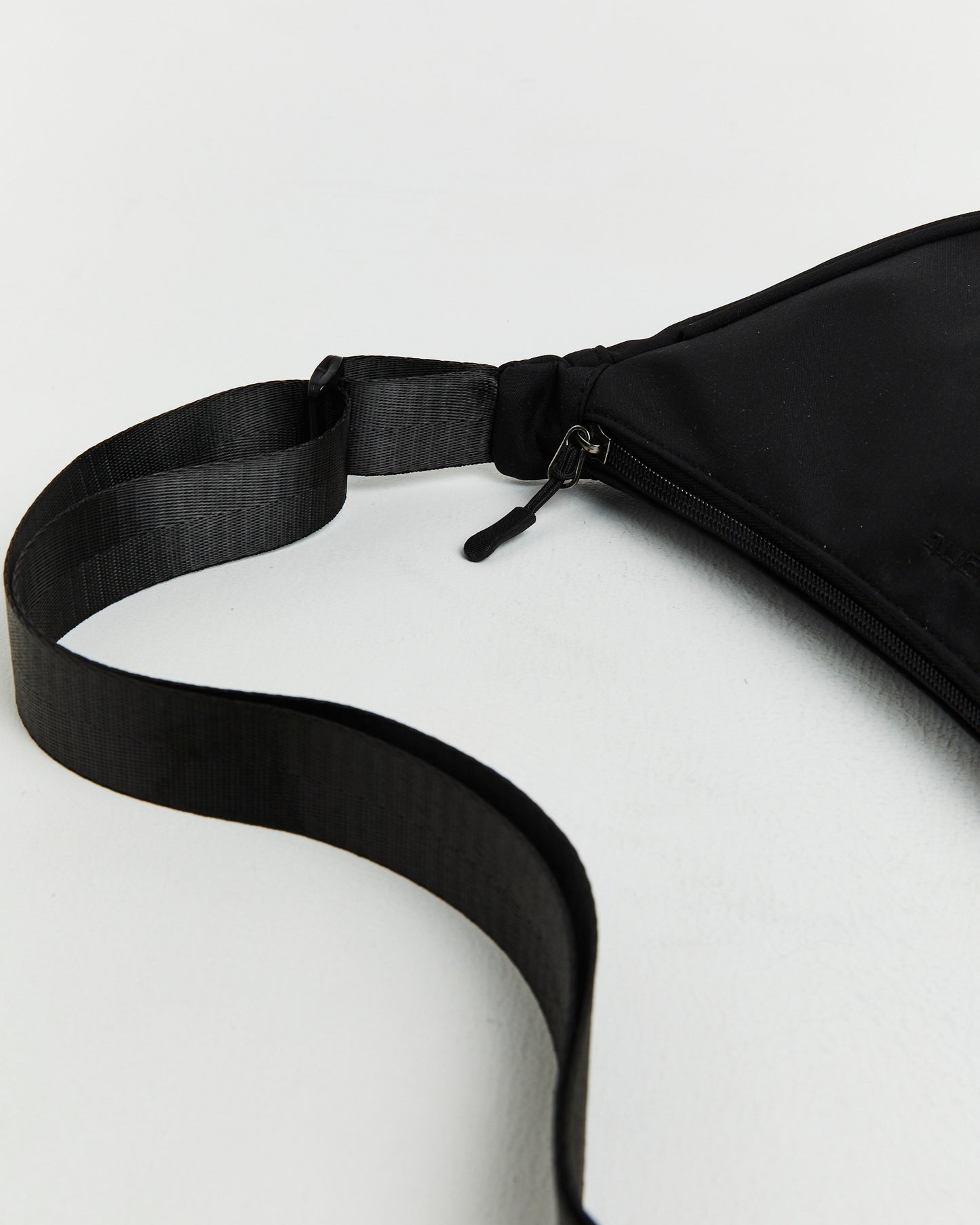 Cendre Stachel Bag in Black