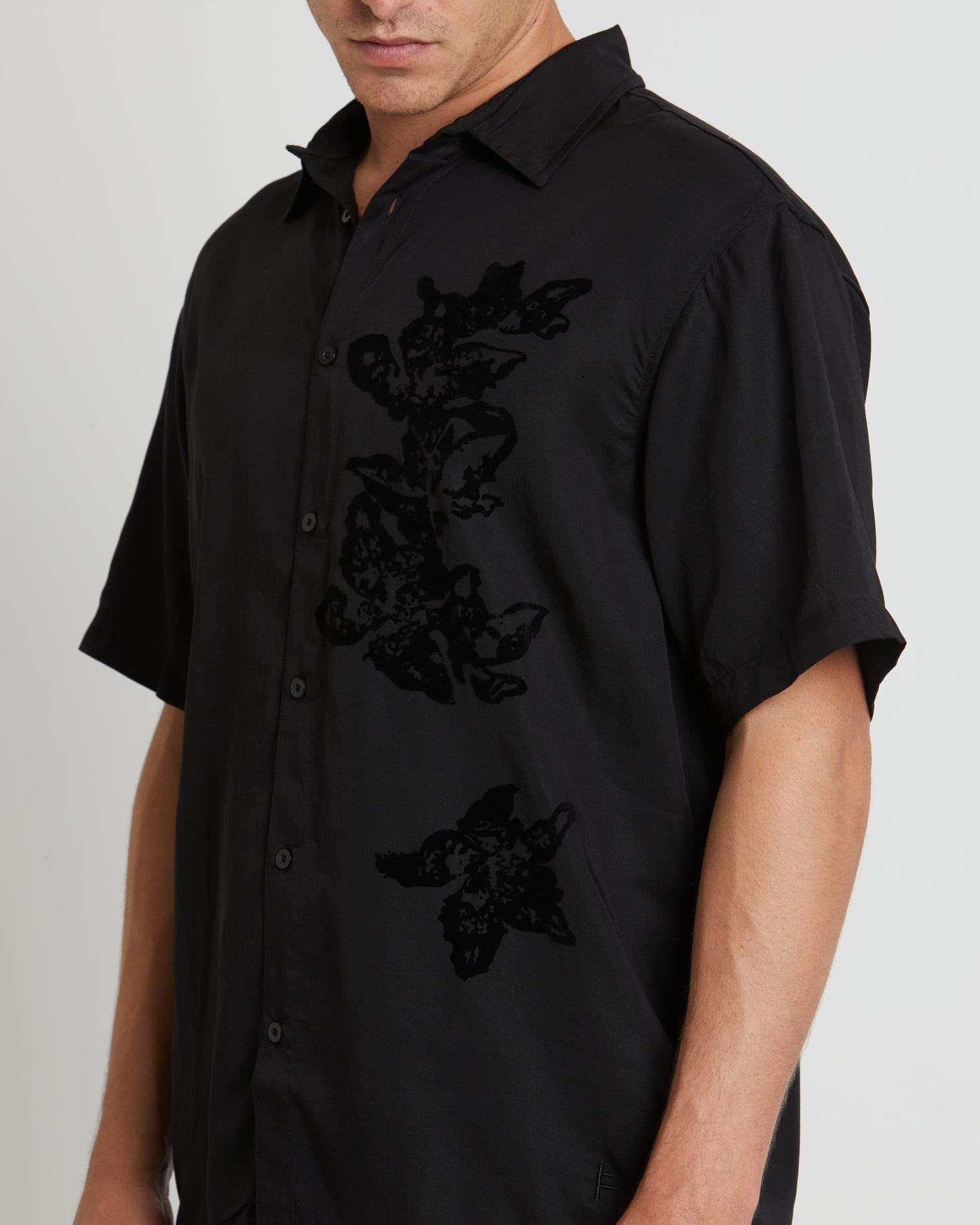 Vivian Lily Short Sleeve Shirt in Black