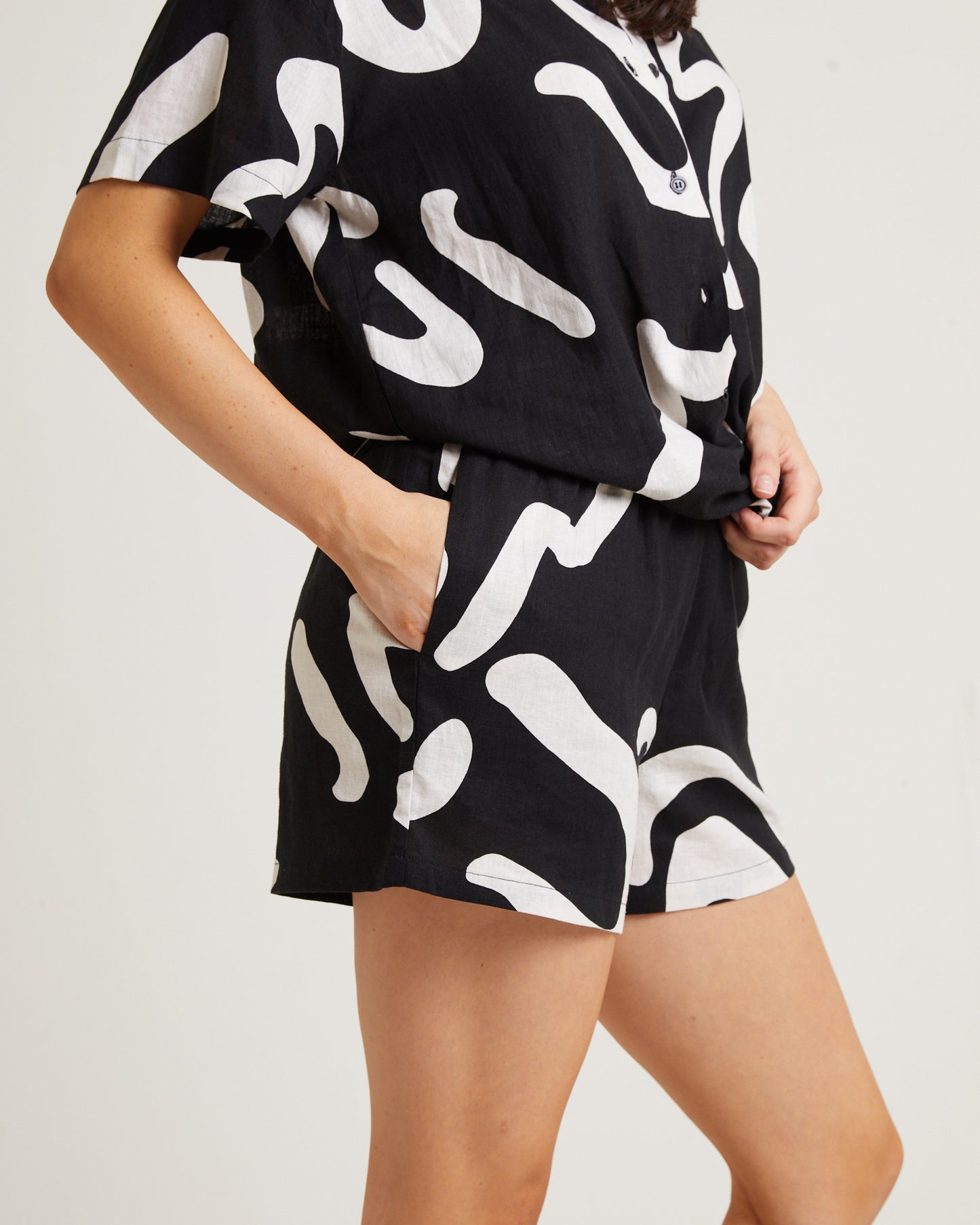Charlie Swirl Shorts in Black
