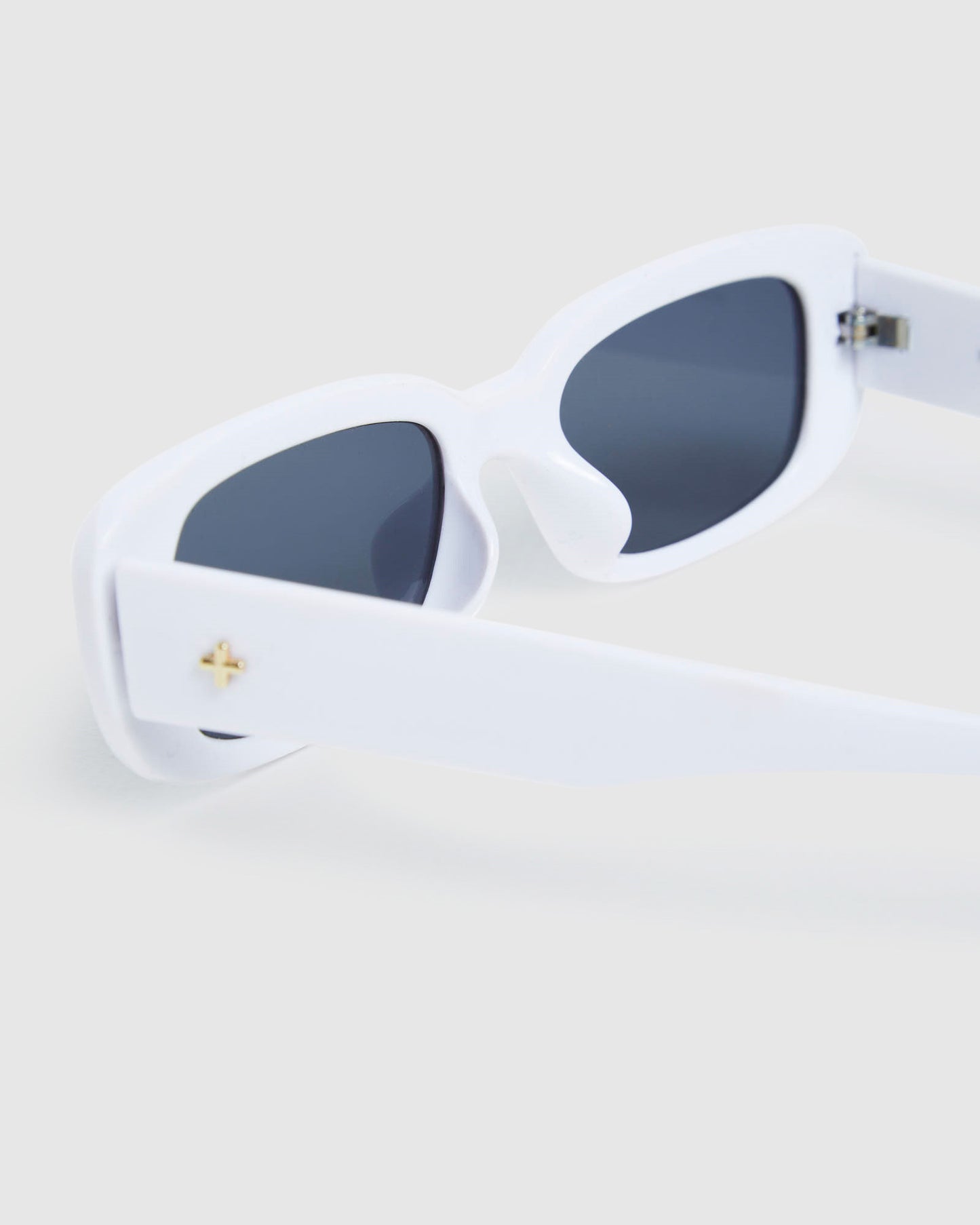 Rue Sunglasses White/Black